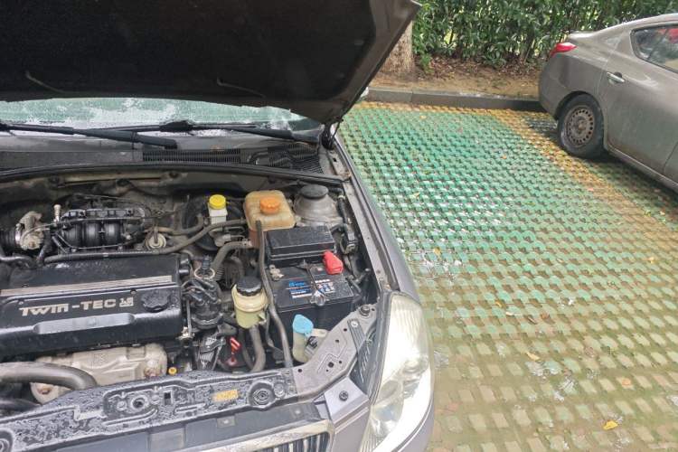 Used Buick Excelle 2011 1.6LX-AT Engine Bay Left