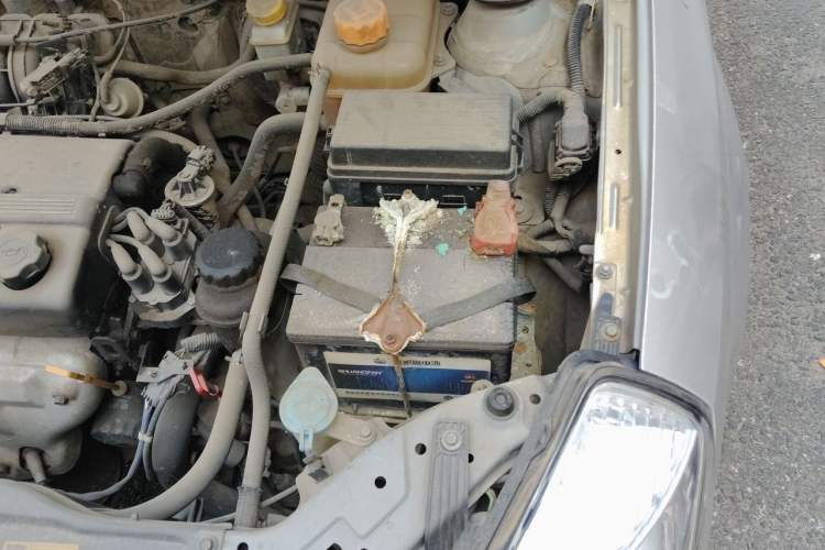 Used Buick Excelle 2011 1.6 LE-AT Engine Bay Left