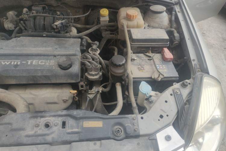 Used Buick Excelle 2011 1.6 LX-MT Engine Bay Left