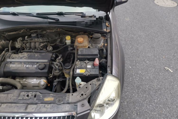 Used Buick Excelle 2011 1.6 LX-MT Engine Bay Left