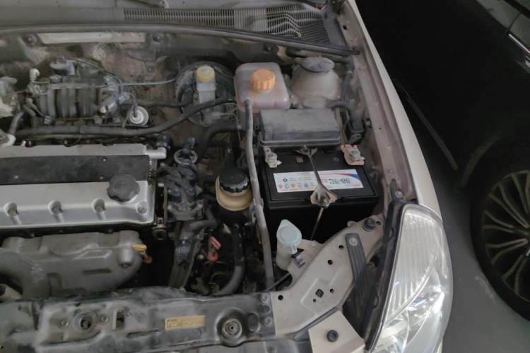 Used Buick Excelle 2011 1.6 LE-AT Engine Bay Left