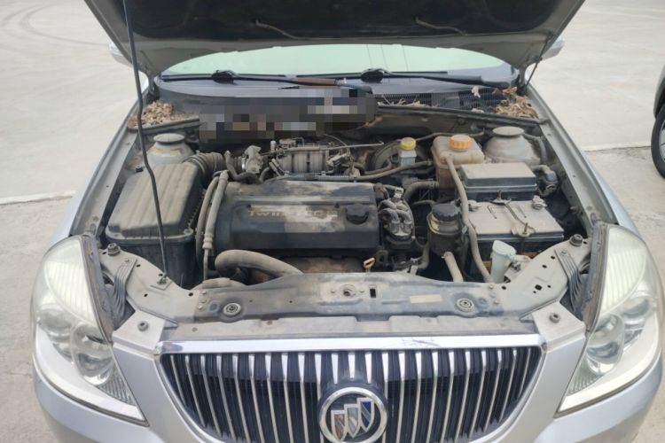 Used Buick Excelle 2011 1.6 LE-MT Engine Bay