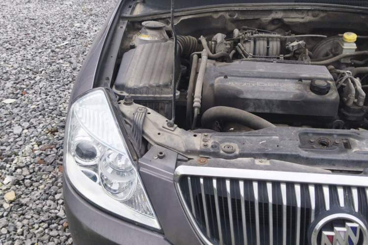 Used Buick Excelle 2011 1.6 LX-MT Engine Bay Right