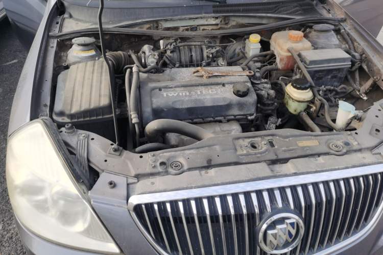 Used Buick Excelle 2011 1.6 LE-MT Engine Bay Right