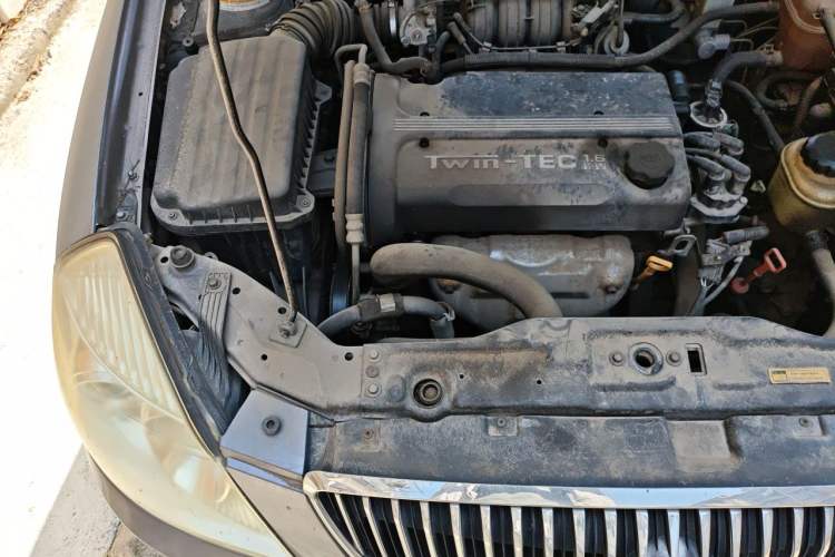 Used Buick Excelle 2011 1.6LX-AT Engine Bay Right