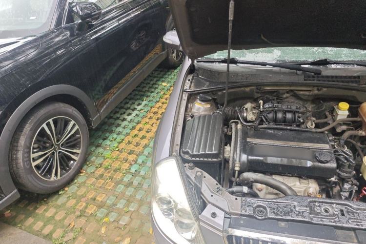 Used Buick Excelle 2011 1.6LX-AT Engine Bay Right