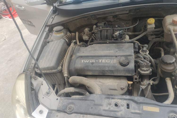 Used Buick Excelle 2011 1.6 LX-MT Engine Bay Right