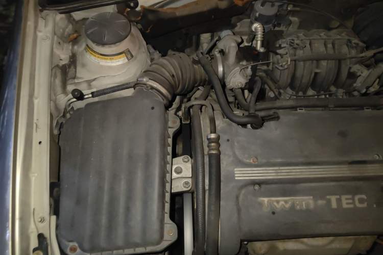 Used Buick Excelle 2011 1.6LX-AT Engine Bay Right