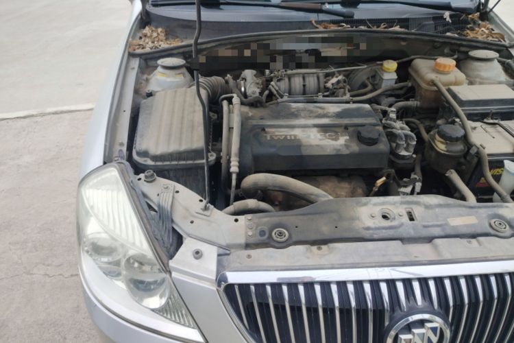 Used Buick Excelle 2011 1.6 LE-MT Engine Bay Right