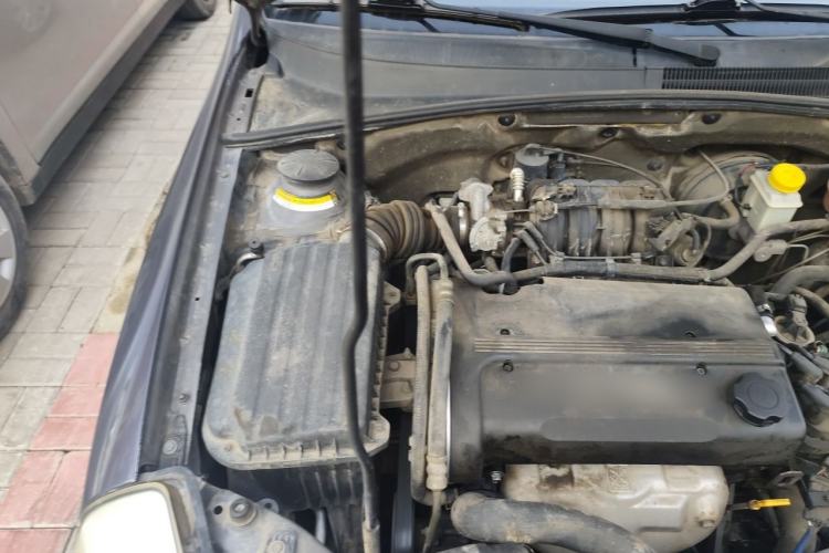 Used Buick Excelle 2011 1.6 LE-AT Engine Bay Right