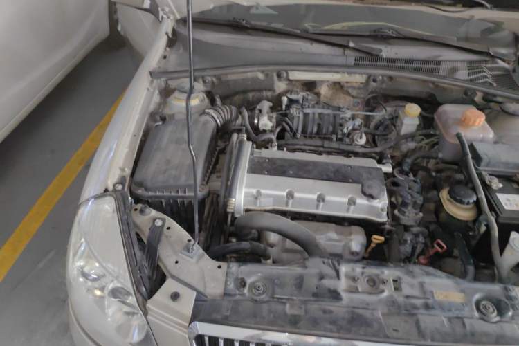 Used Buick Excelle 2011 1.6 LE-AT Engine Bay Right