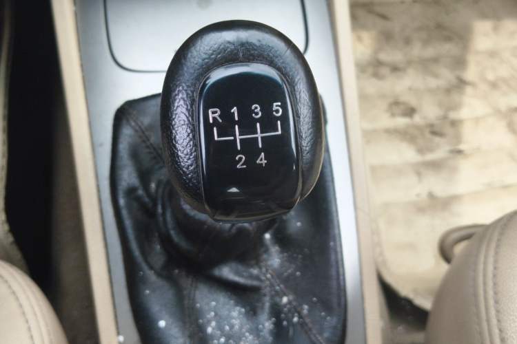 Used Buick Excelle 2011 1.6 LX-MT Gear Lever