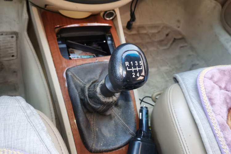 Used Buick Excelle 2011 1.6 LE-MT Gear Lever