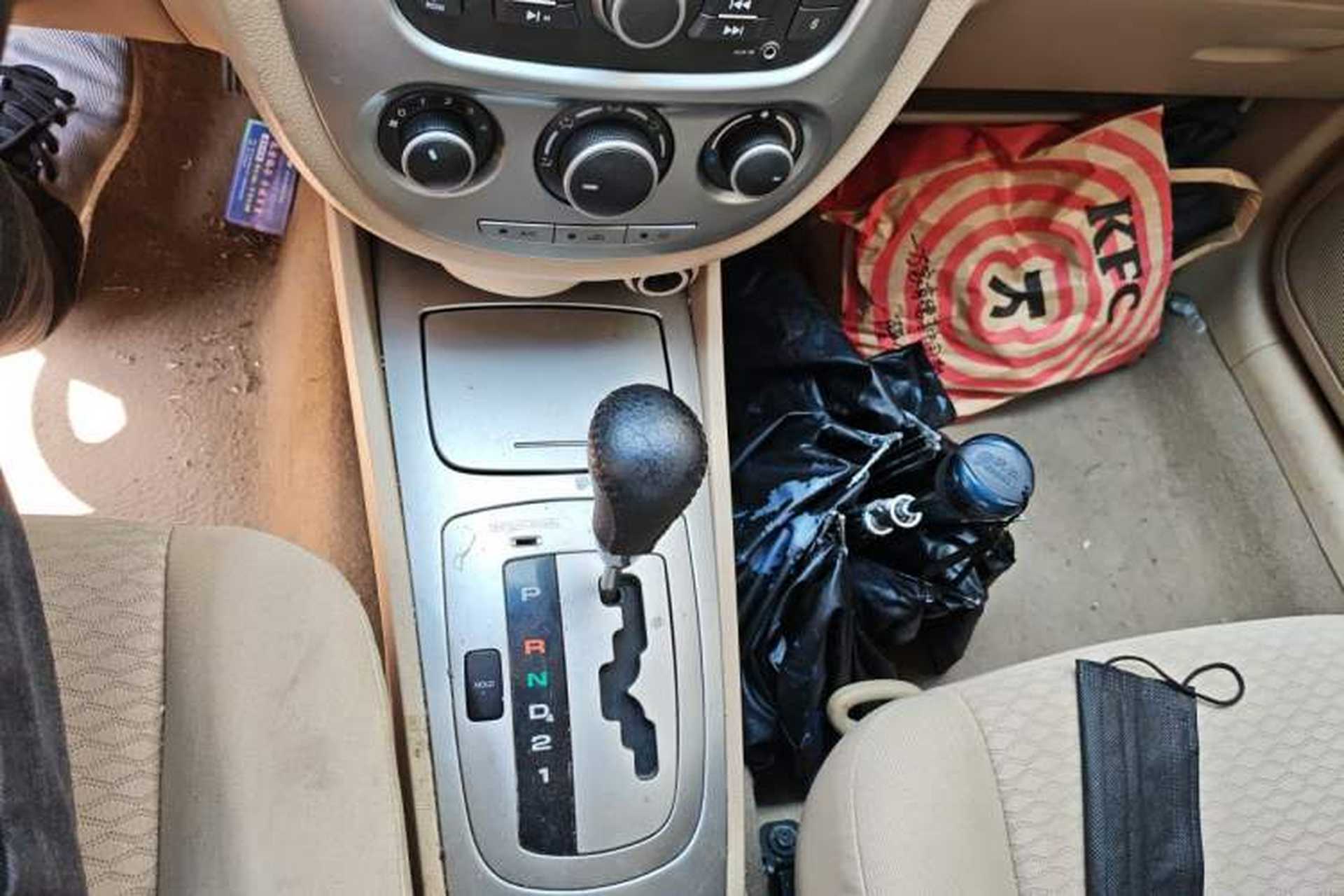 Used Buick Excelle 2011 1.6LX-AT Gear Lever