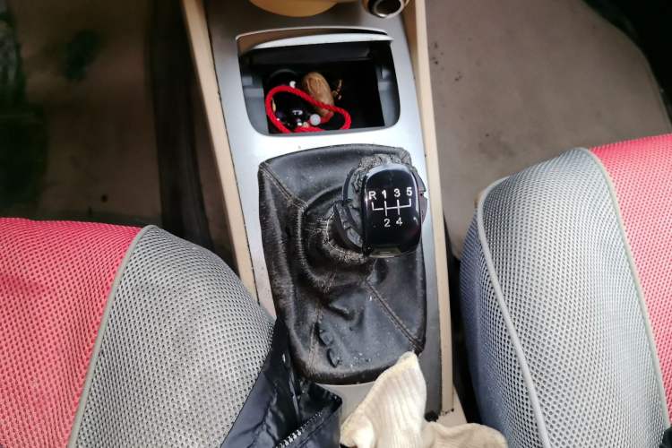Used Buick Excelle 2011 1.6 LX-MT Gear Lever
