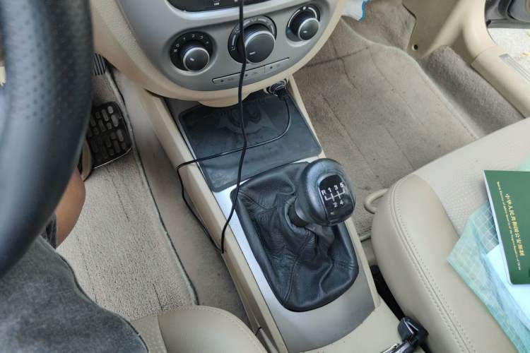 Used Buick Excelle 2011 1.6 LX-MT Gear Lever