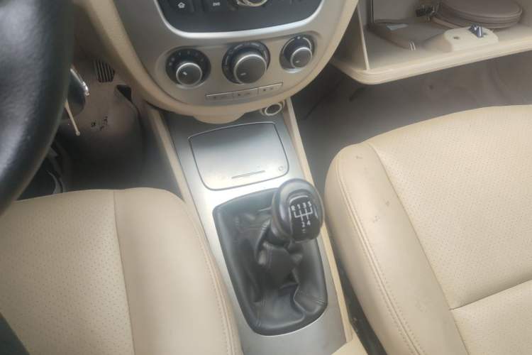 Used Buick Excelle 2011 1.6 LX-MT Gear Lever