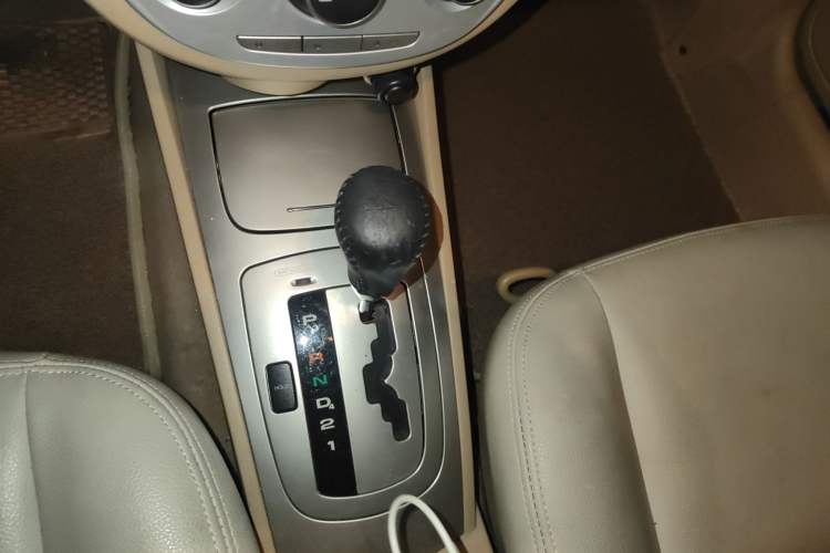 Used Buick Excelle 2011 1.6LX-AT Gear Lever
