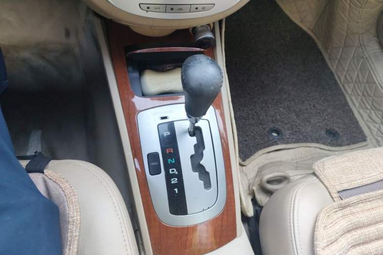 Used Buick Excelle 2011 1.6 LE-AT Gear Lever