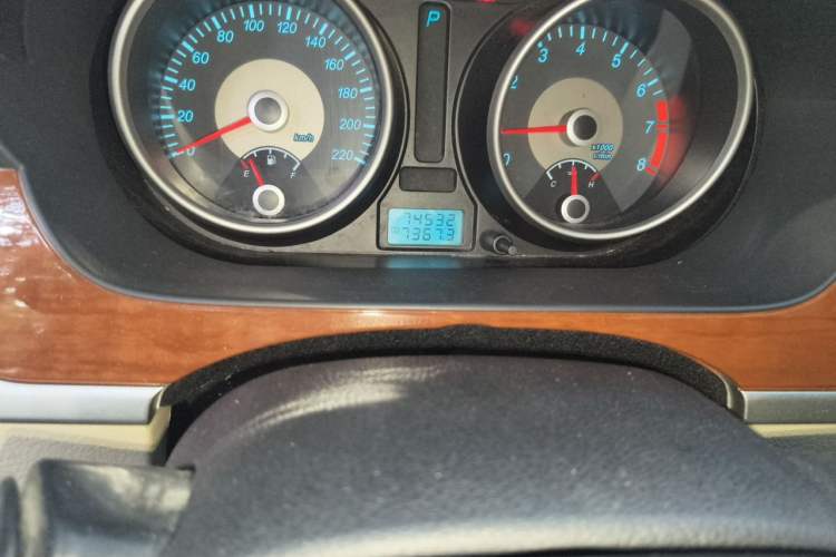 Used Buick Excelle 2011 1.6 LE-AT Odometer Close Up