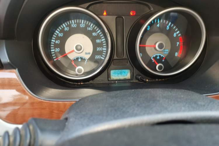 Used Buick Excelle 2011 1.6 LE-MT Odometer Close Up