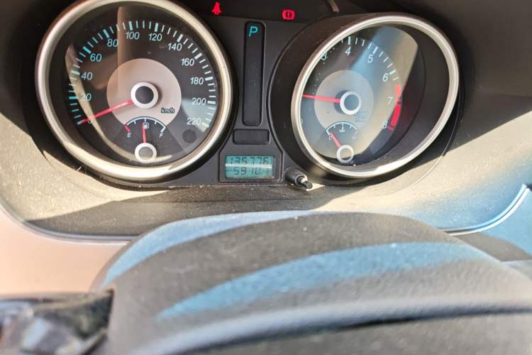 Used Buick Excelle 2011 1.6LX-AT Odometer Close Up