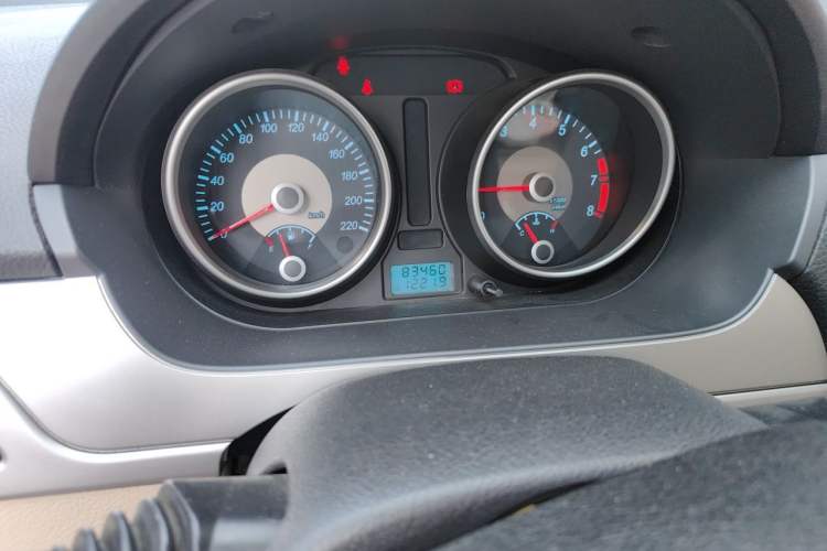 Used Buick Excelle 2011 1.6 LX-MT Odometer Close Up