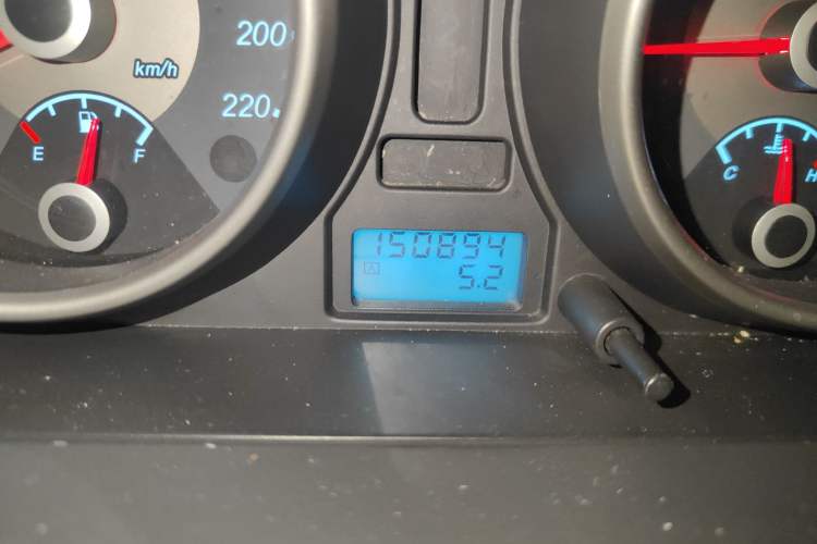 Used Buick Excelle 2011 1.6LX-AT Odometer Close Up