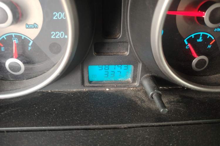 Used Buick Excelle 2011 1.6 LE-MT Odometer Close Up