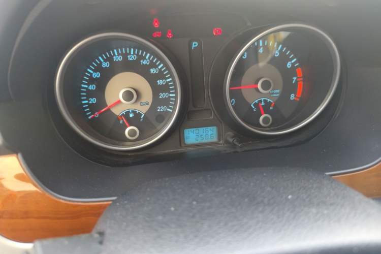 Used Buick Excelle 2011 1.6 LE-AT Odometer Close Up