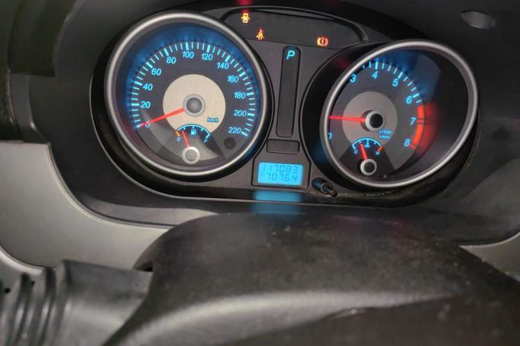 Used Buick Excelle 2011 1.6 LE-AT Odometer Close Up