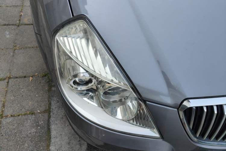 Used Buick Excelle 2011 1.6 LX-MT Right Front Headlight