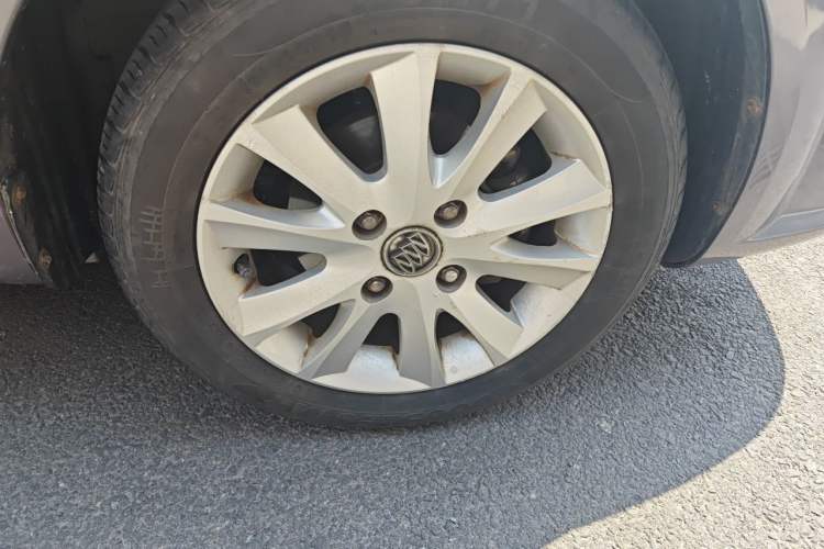 Used Buick Excelle 2011 1.6 LE-AT Right Front Wheel Hub