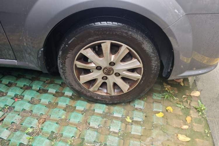 Used Buick Excelle 2011 1.6LX-AT Right Front Wheel Hub