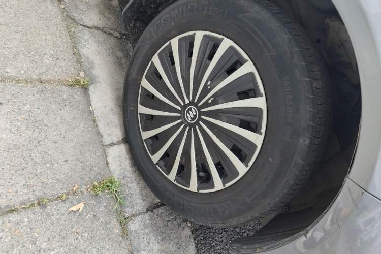 Used Buick Excelle 2011 1.6 LX-MT Right Front Wheel Hub