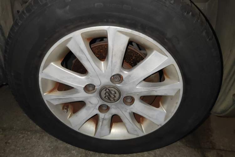 Used Buick Excelle 2011 1.6LX-AT Right Front Wheel Hub