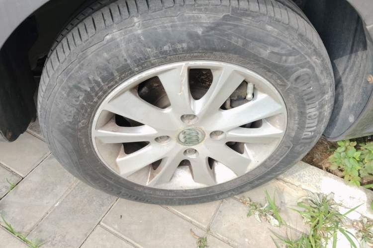 Used Buick Excelle 2011 1.6LX-AT Right Front Wheel Hub
