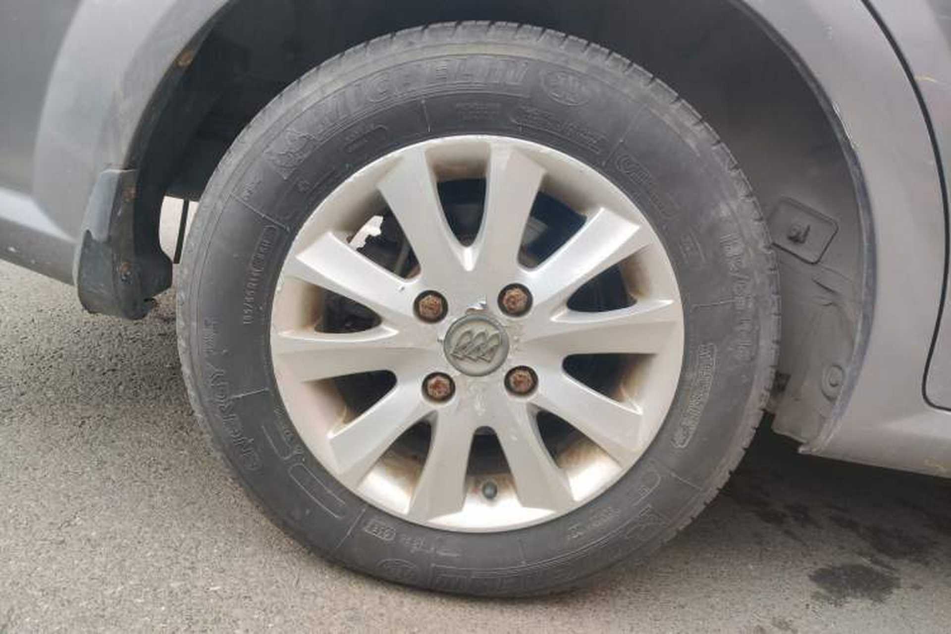 Used Buick Excelle 2011 1.6 LX-MT Right Front Wheel Hub
