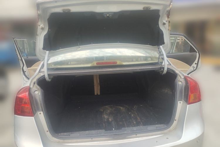 Used Buick Excelle 2011 1.6 LX-MT Trunk