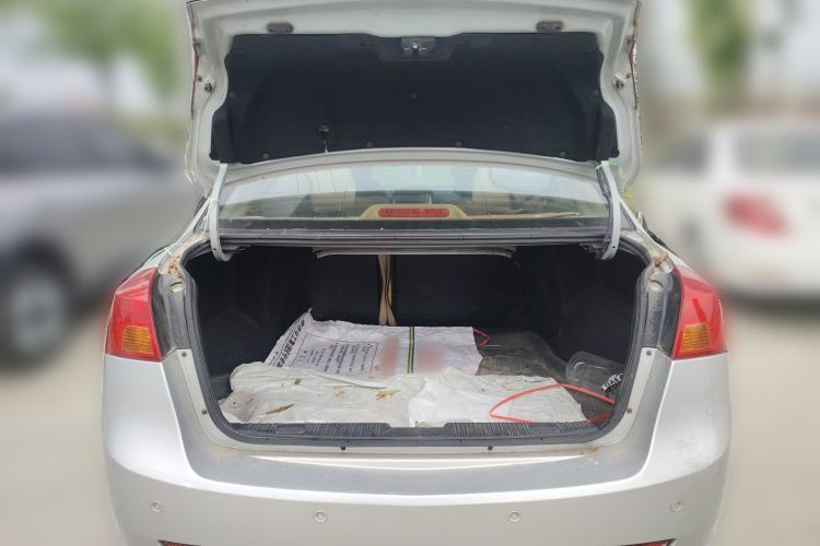 Used Buick Excelle 2011 1.6 LE-MT Trunk