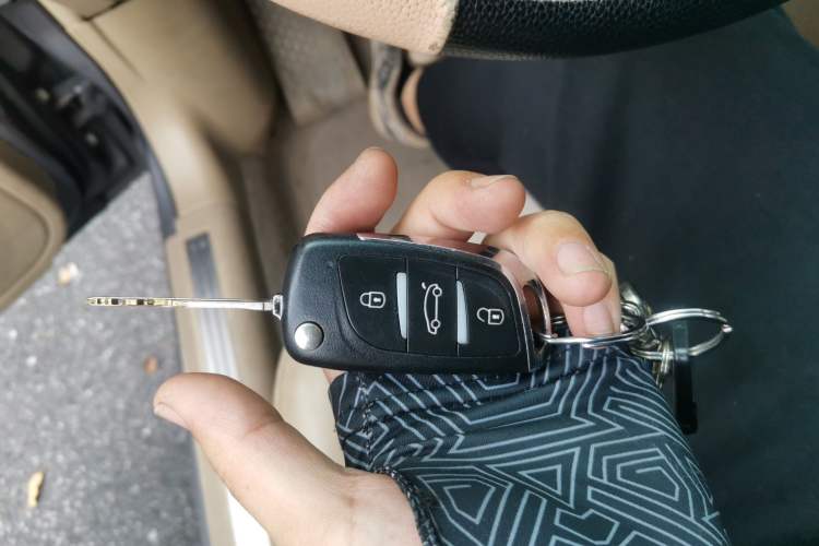 Used Buick Excelle 2011 1.6 LX-MT Vehicle Key