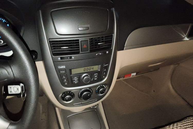 Used Buick Excelle 2011 1.6 LX-MT Audio And AC Panel
