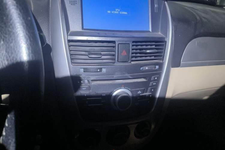 Used Buick Excelle 2011 1.6 LX-MT Audio And AC Panel