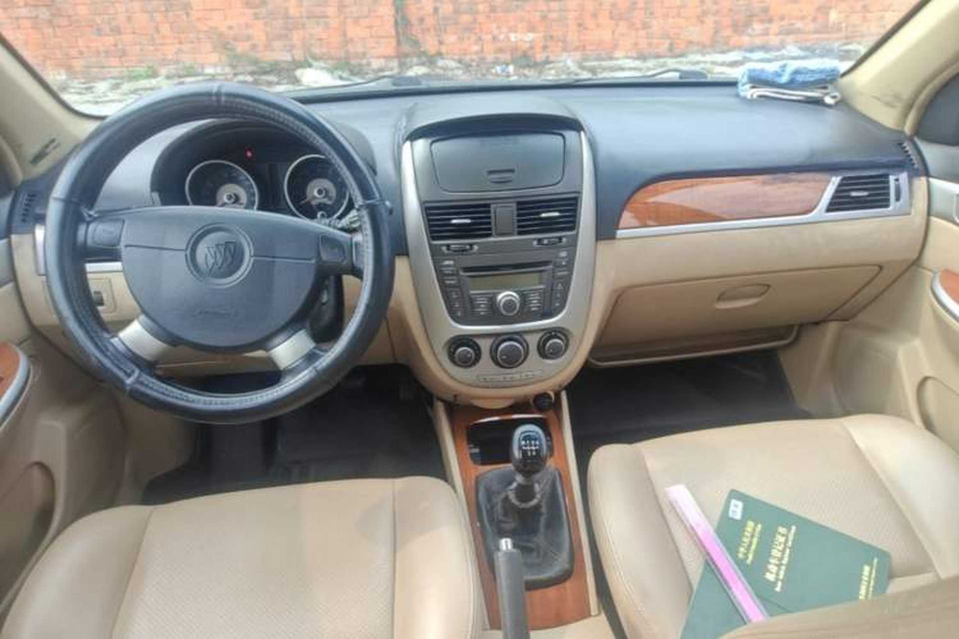 Used Buick Excelle 2011 1.6 LE-MT Center Console