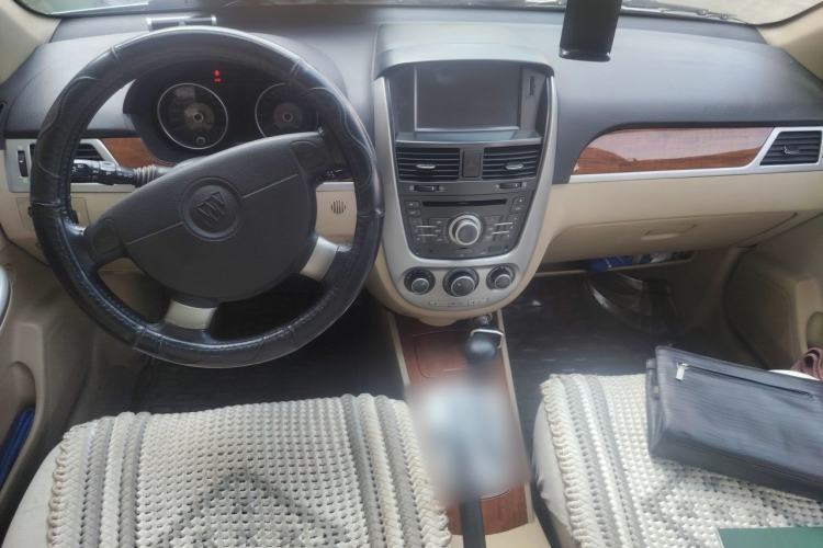 Used Buick Excelle 2011 1.6 LE-AT Center Console