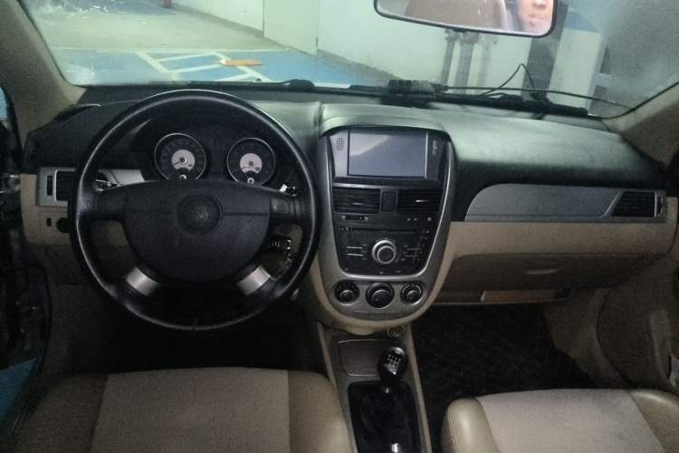 Used Buick Excelle 2011 1.6 LX-MT Center Console