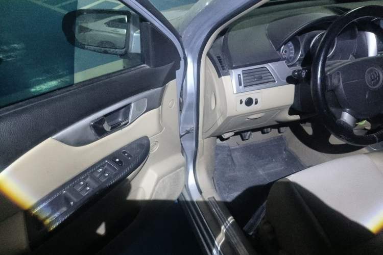 Used Buick Excelle 2011 1.6 LX-MT Driver Seat