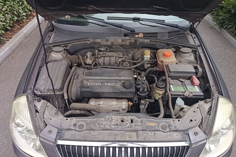 Used Buick Excelle 2011 1.6 LE-MT Engine Bay