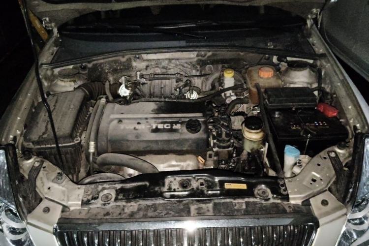 Used Buick Excelle 2011 1.6 LX-MT Engine Bay