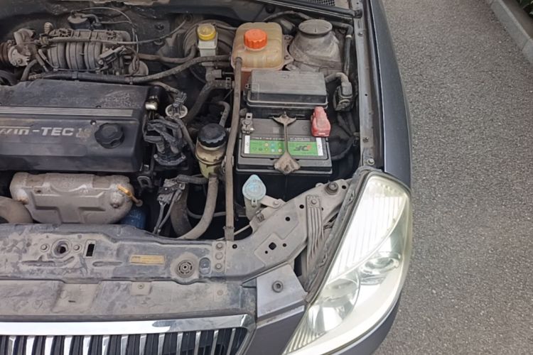 Used Buick Excelle 2011 1.6 LE-MT Engine Bay Left